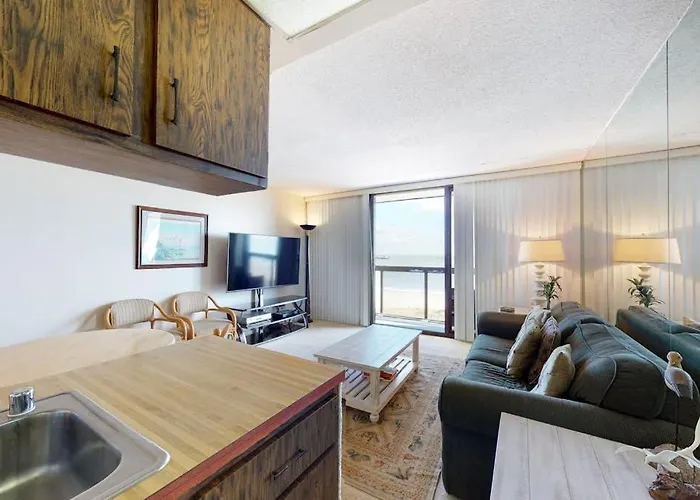 Classic Beachfront With Private Balcony Views Pools Tennis & New Hvac Holiday home *