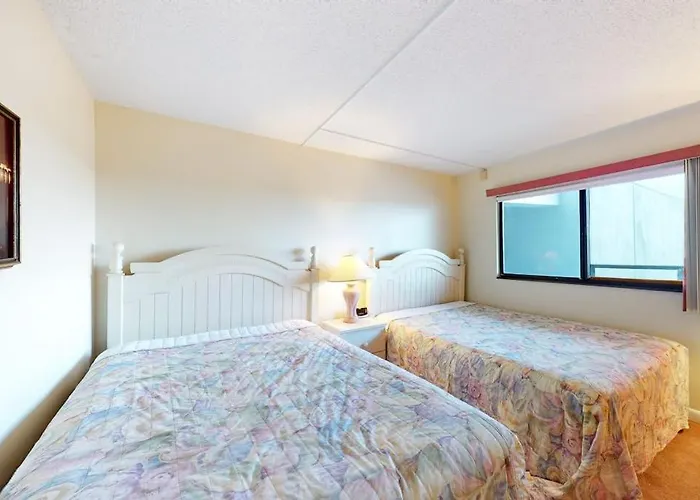 Holiday home Classic Beachfront With Private Balcony Views Pools Tennis & New Hvac