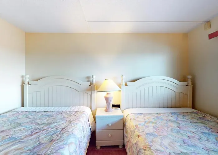 Classic Beachfront With Private Balcony Views Pools Tennis & New Hvac Holiday home
