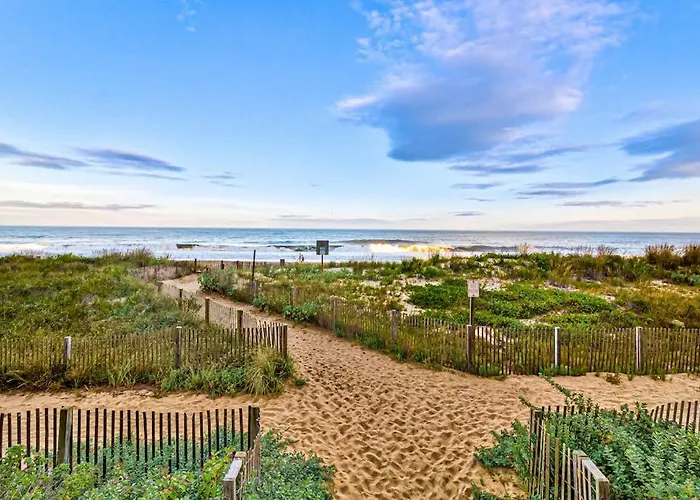 Holiday home Classic Beachfront With Private Balcony Views Pools Tennis & New Hvac